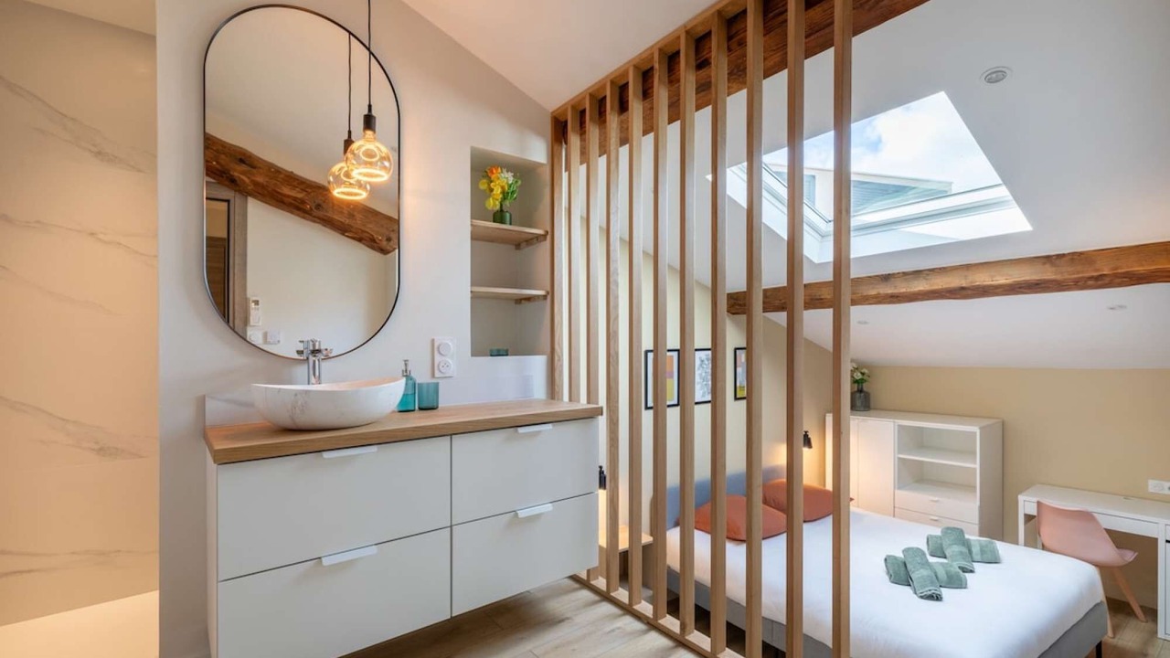 Photo of Bedroom in Cannes City Centre