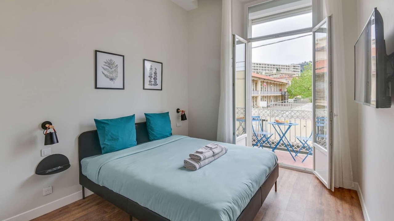 Photo of Bedroom in Cannes City Centre