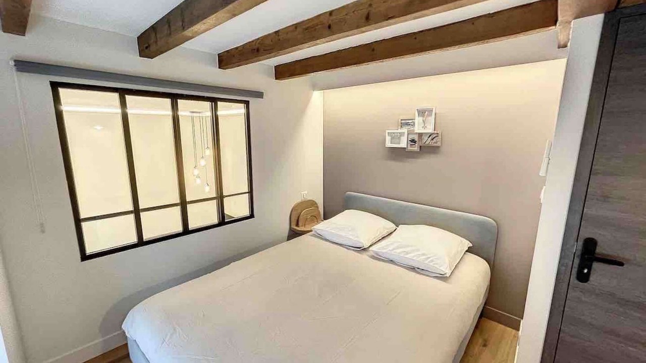 Photo of Bedroom in Cannes City Centre