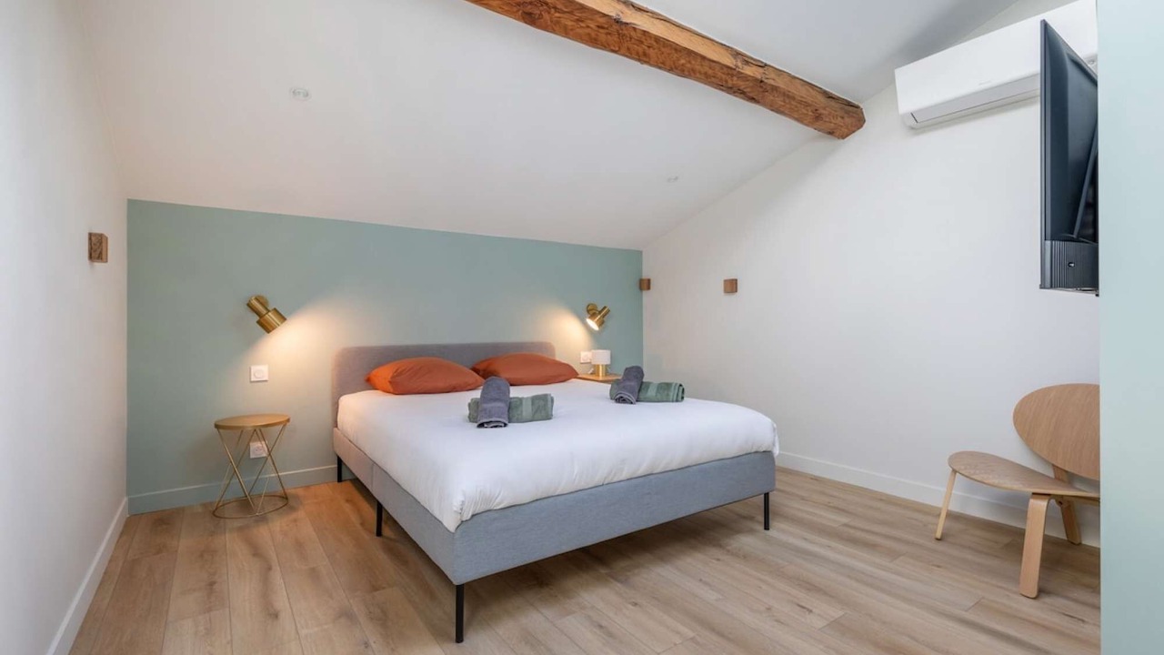 Photo of Bedroom in Cannes City Centre