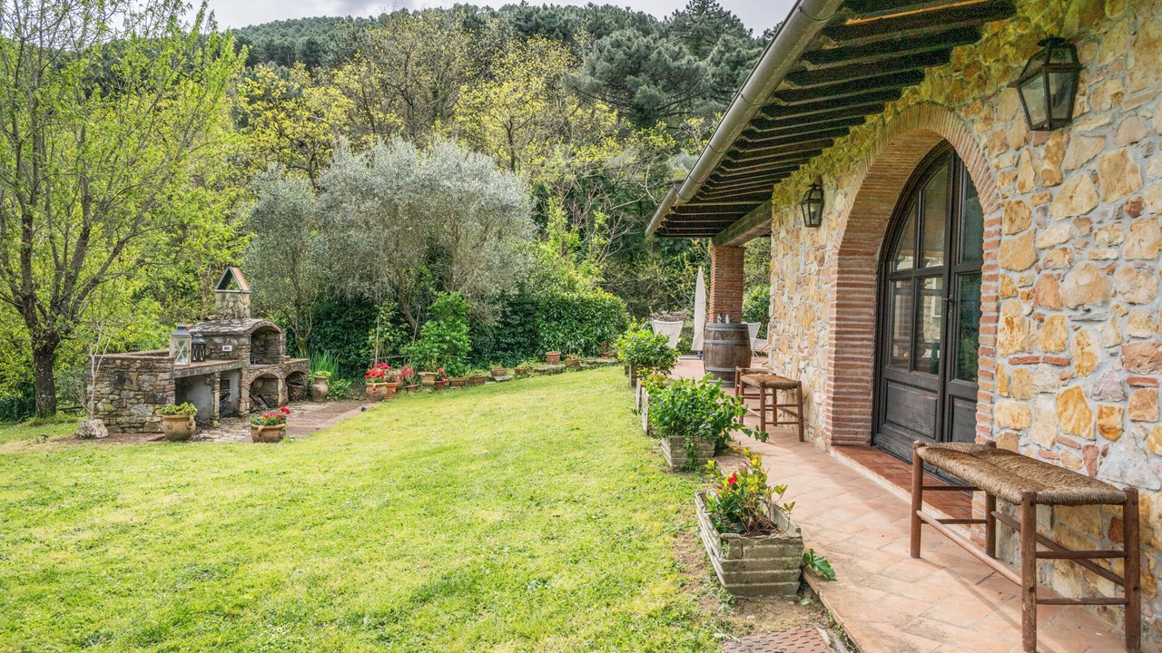 Photo of Patio Balcony in Buti