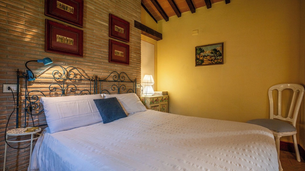 Photo of Bedroom in Buti