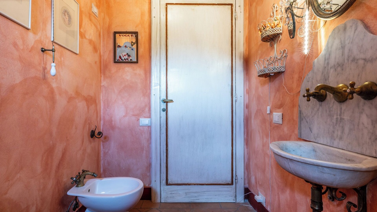 Photo of Bathroom in Buti