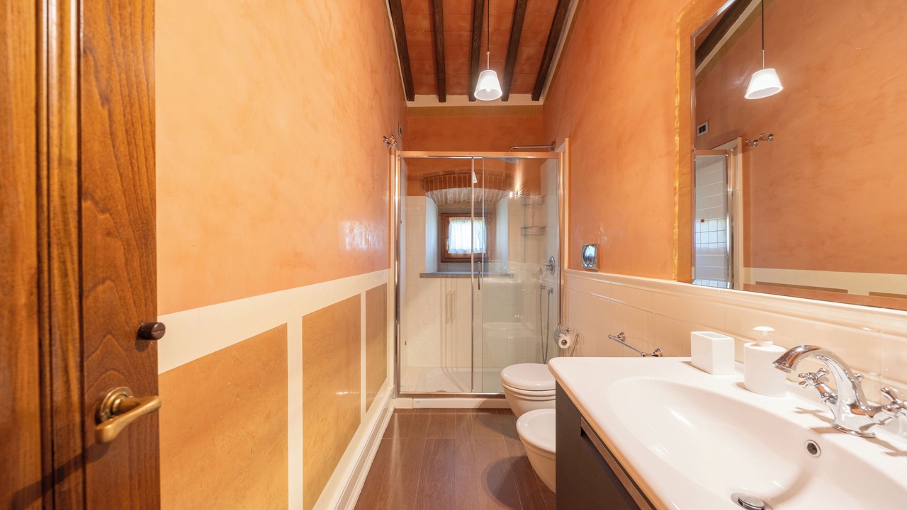 Photo of Bathroom in Loro Ciuffenna