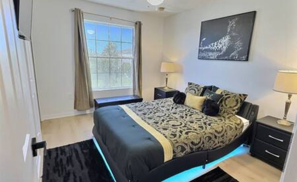 Photo of Bedroom in Crescent Lakes