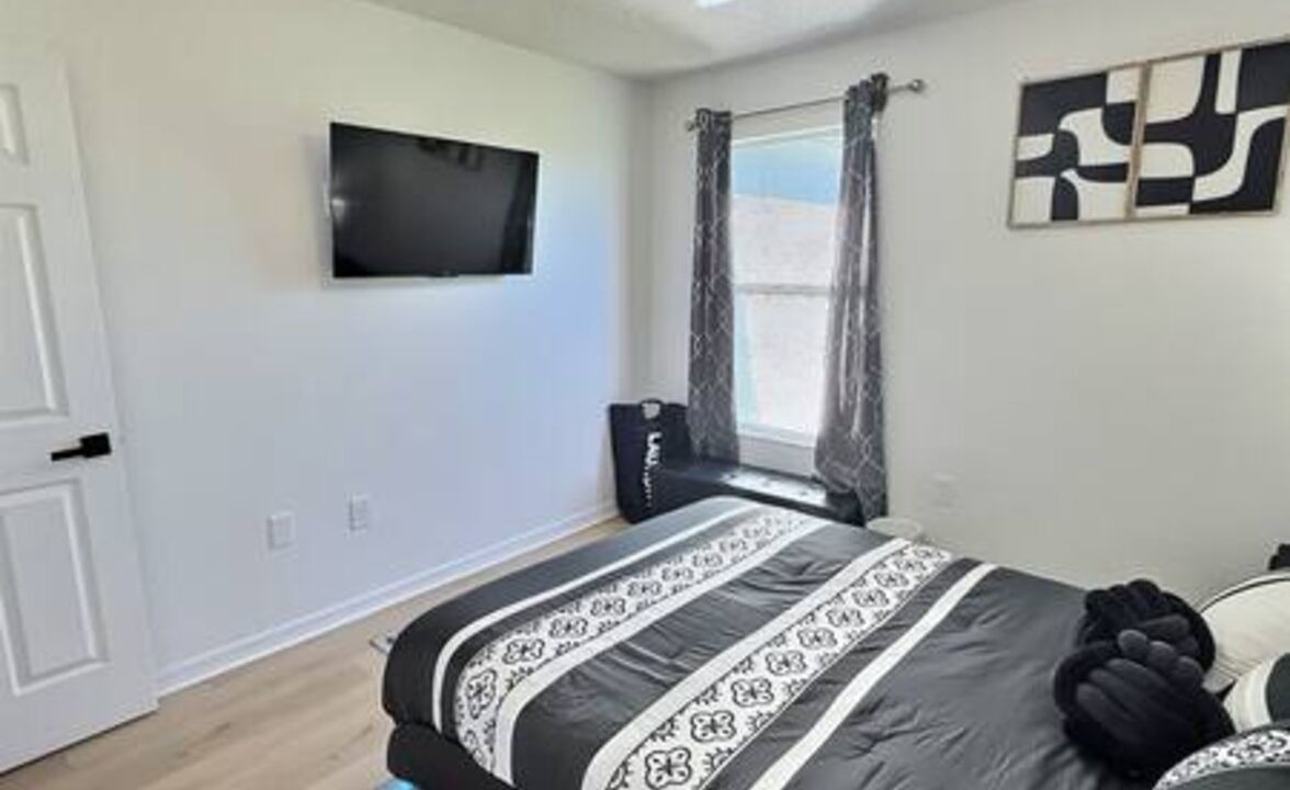 Photo of Bedroom in Crescent Lakes