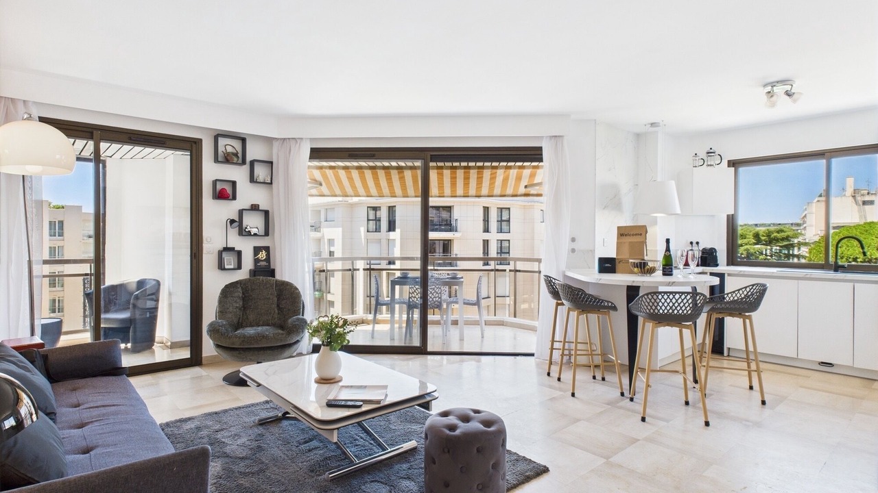 Photo of Livingroom in California - Pezou