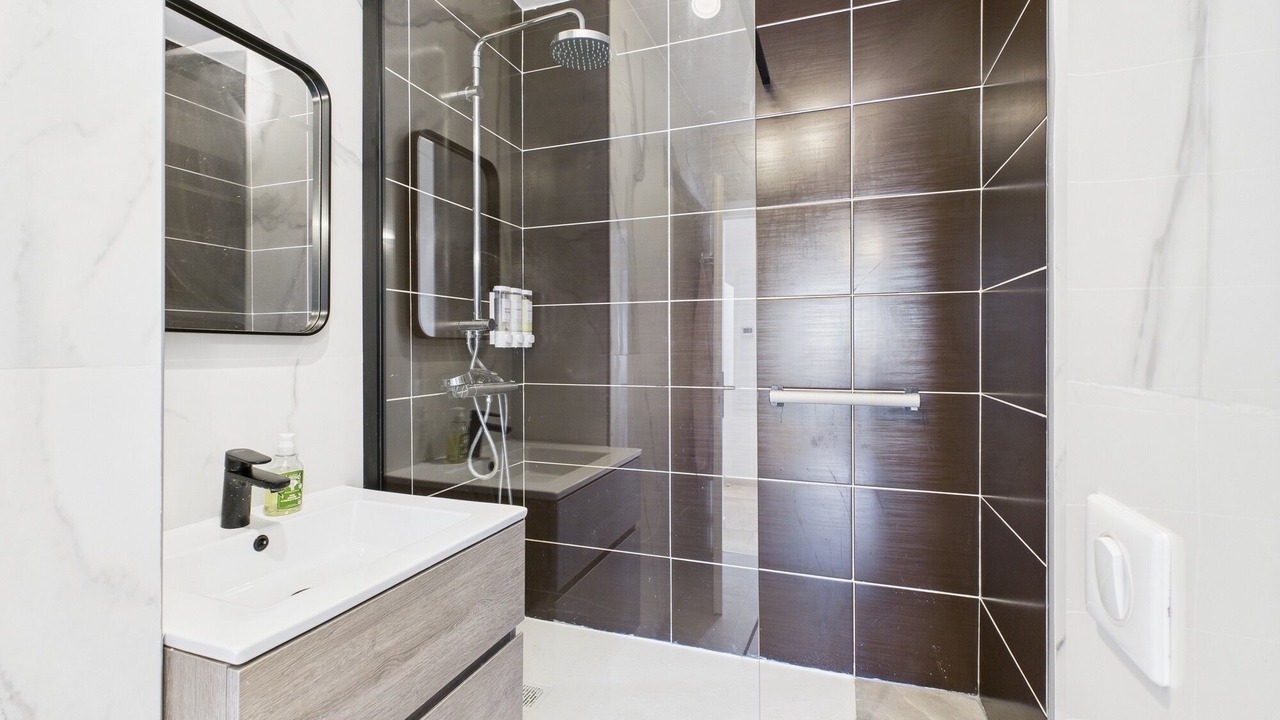 Photo of Bathroom in California - Pezou