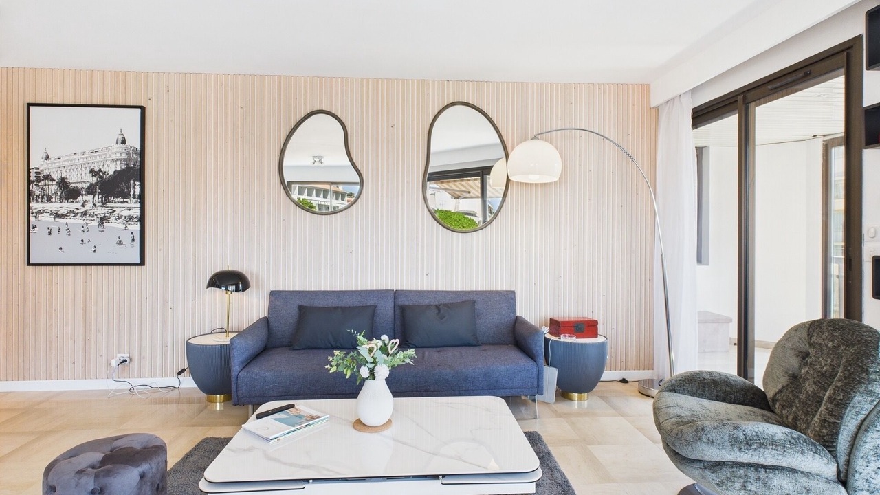 Photo of Livingroom in California - Pezou