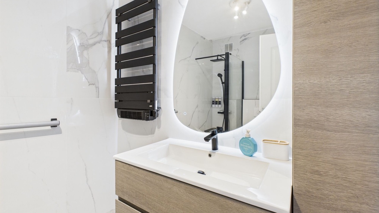 Photo of Bathroom in California - Pezou