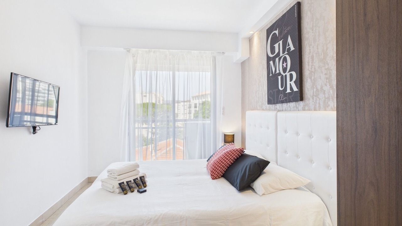 Photo of Bedroom in California - Pezou