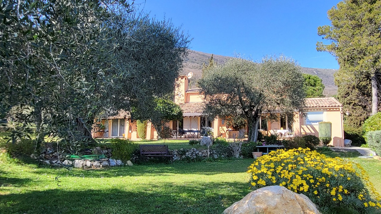 Photo of Outdoor in Gattieres