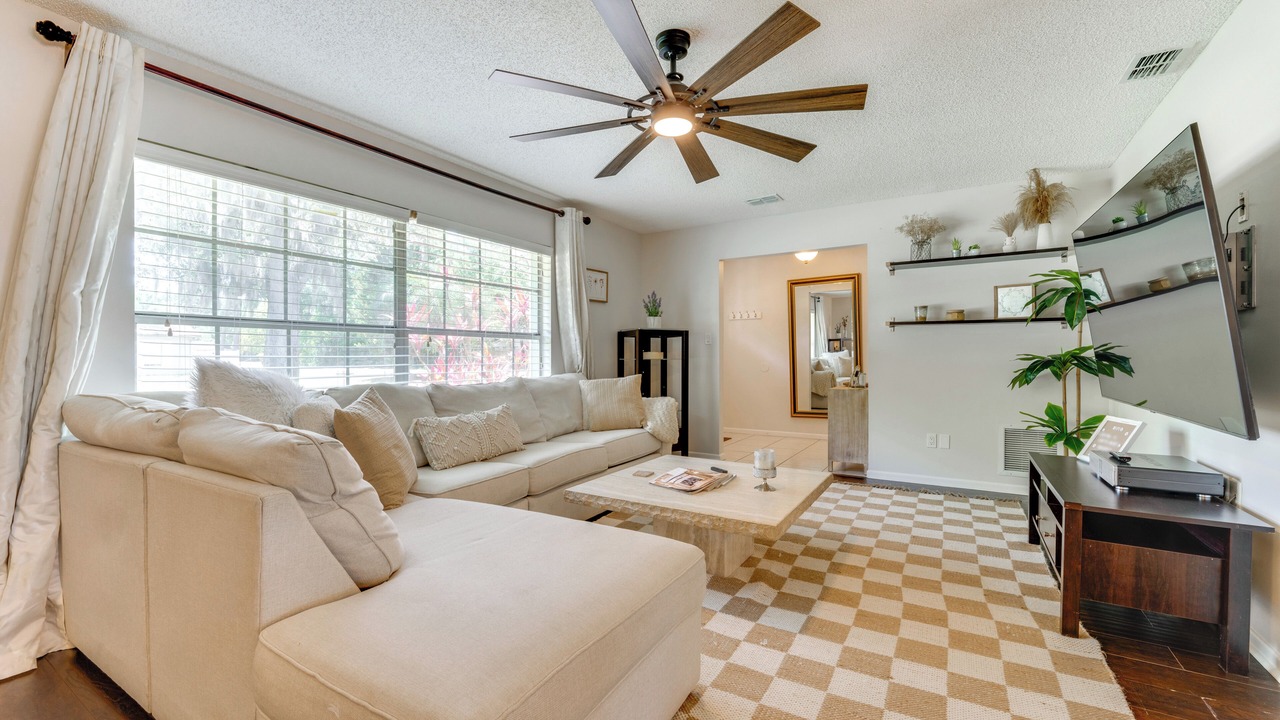 Photo of Livingroom in Longwood