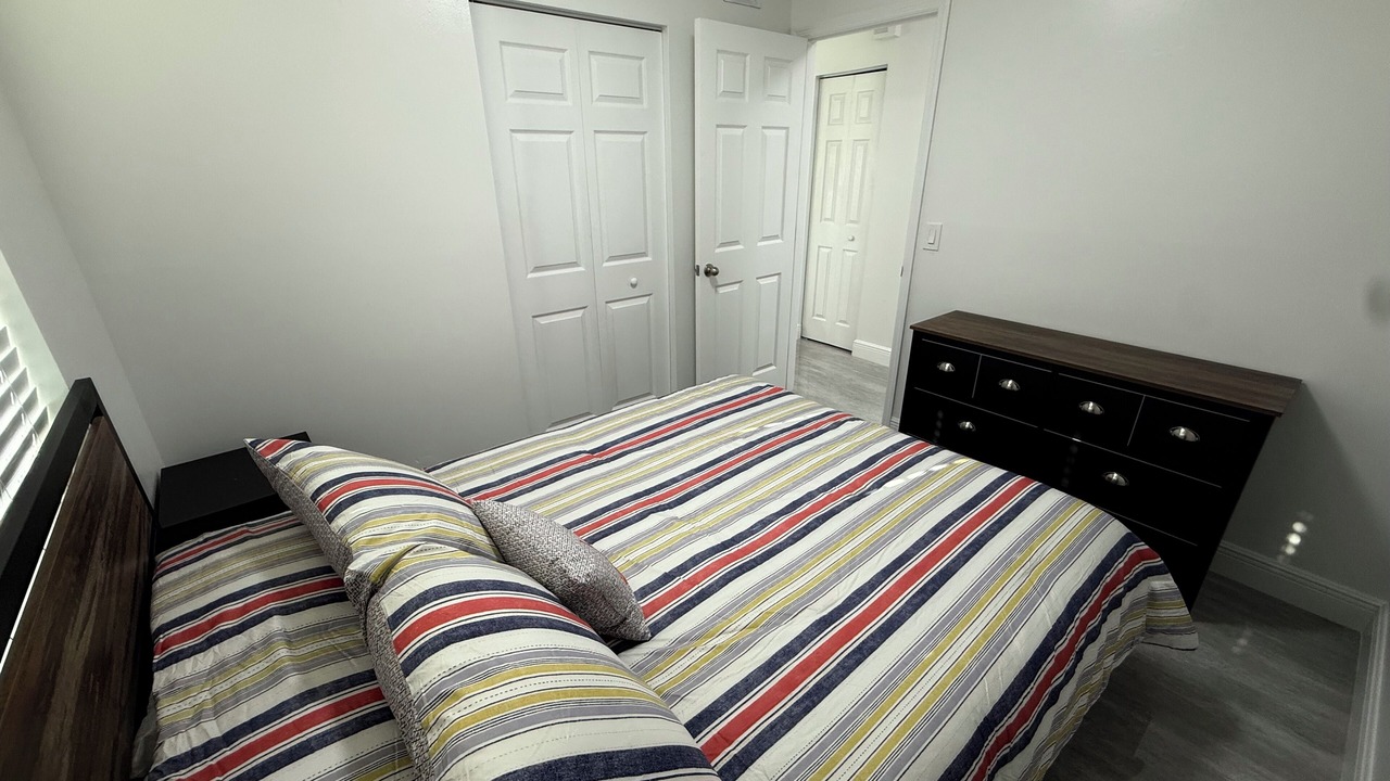 Photo of Bedroom in Azalea Park