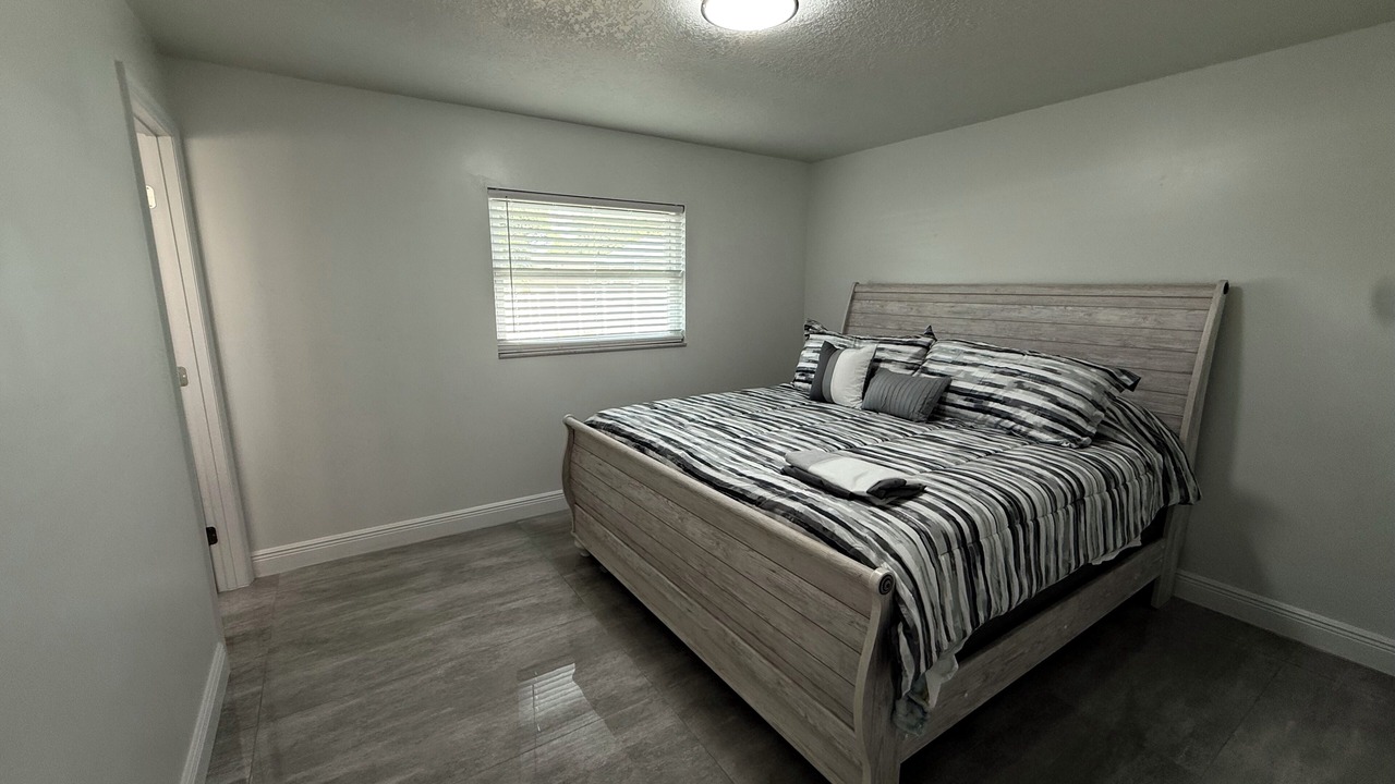 Photo of Bedroom in Azalea Park