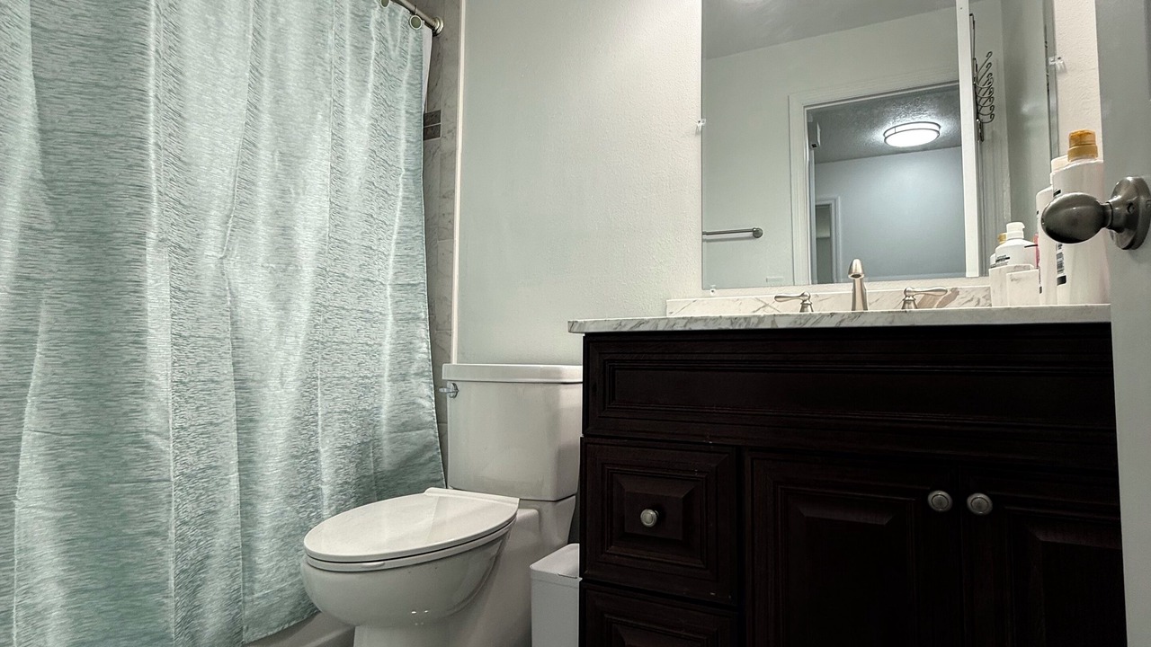 Photo of Bathroom in Azalea Park