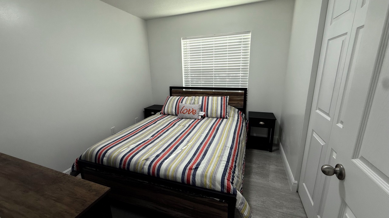 Photo of Bedroom in Azalea Park