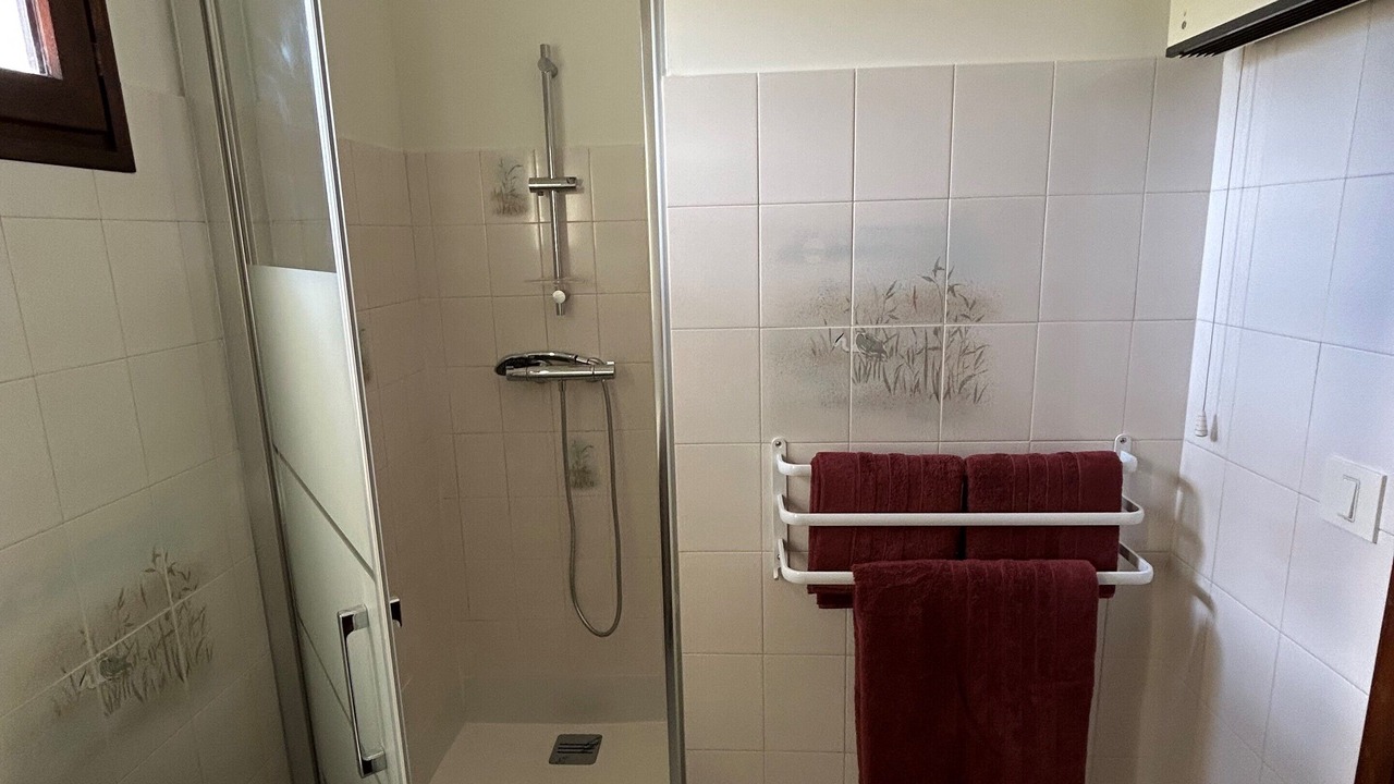 Photo of Bathroom in Contes