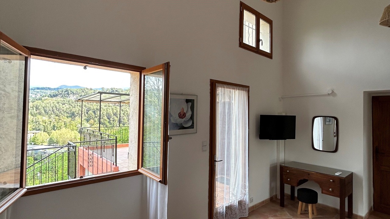 Photo of Bedroom in Contes