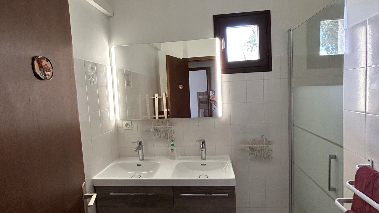 Photo of Bathroom in Contes