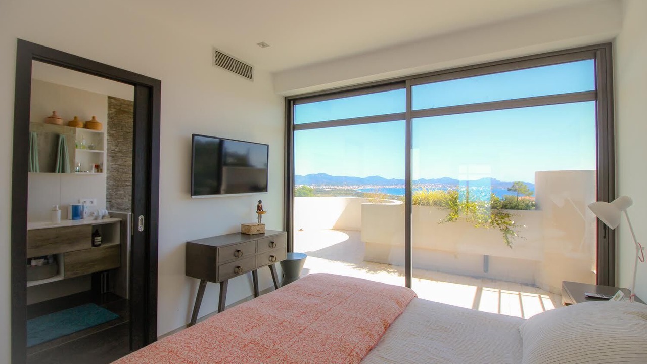Photo of Bedroom in Saint-Aygulf