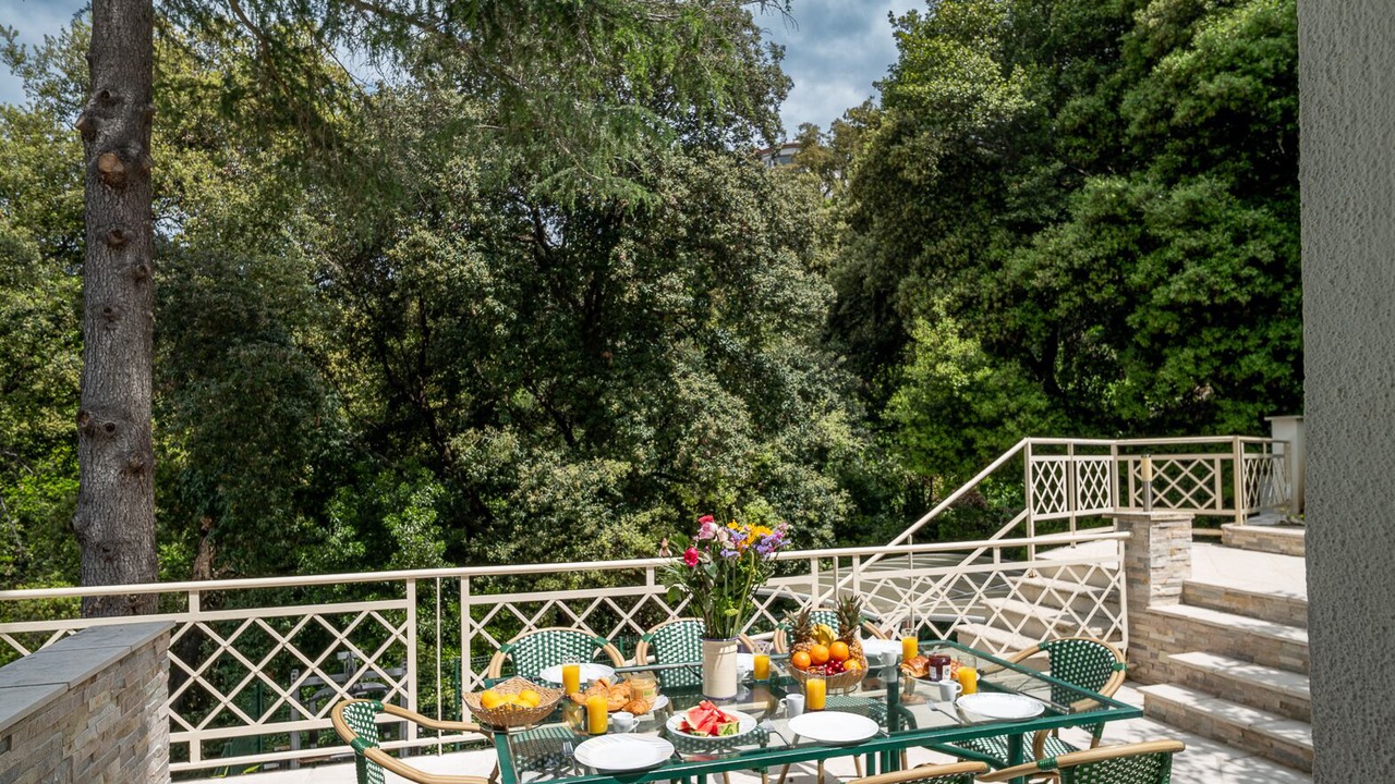 Photo of Outdoor in California - Pezou