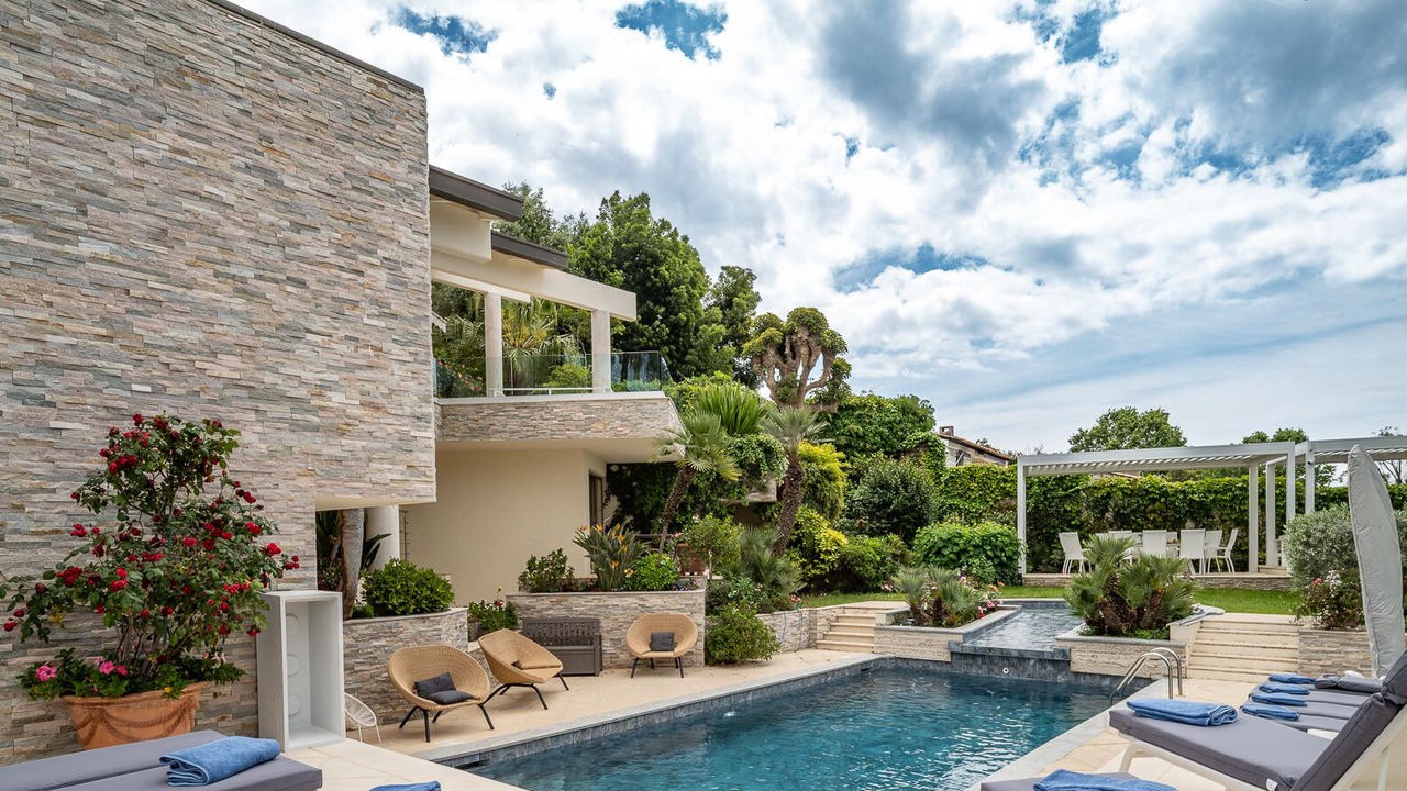 Photo of Outdoor in California - Pezou