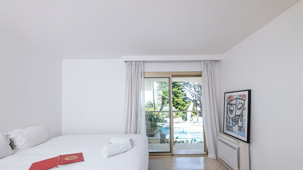Photo of Bedroom in California - Pezou
