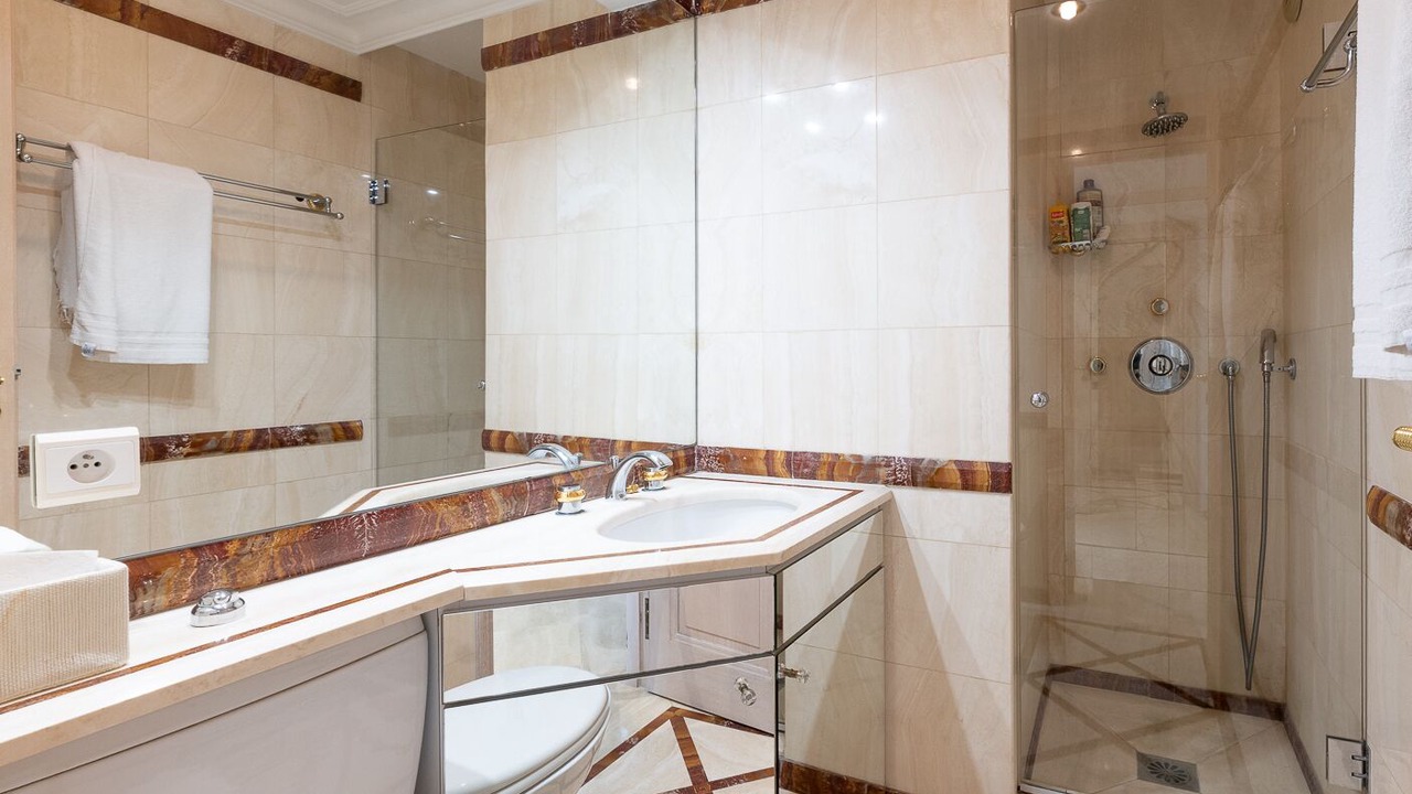 Photo of Bathroom in California - Pezou