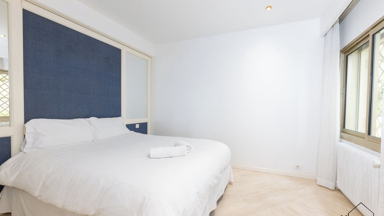 Photo of Bedroom in California - Pezou