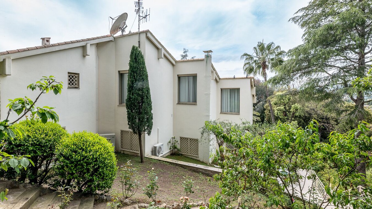 Photo of Outdoor in California - Pezou