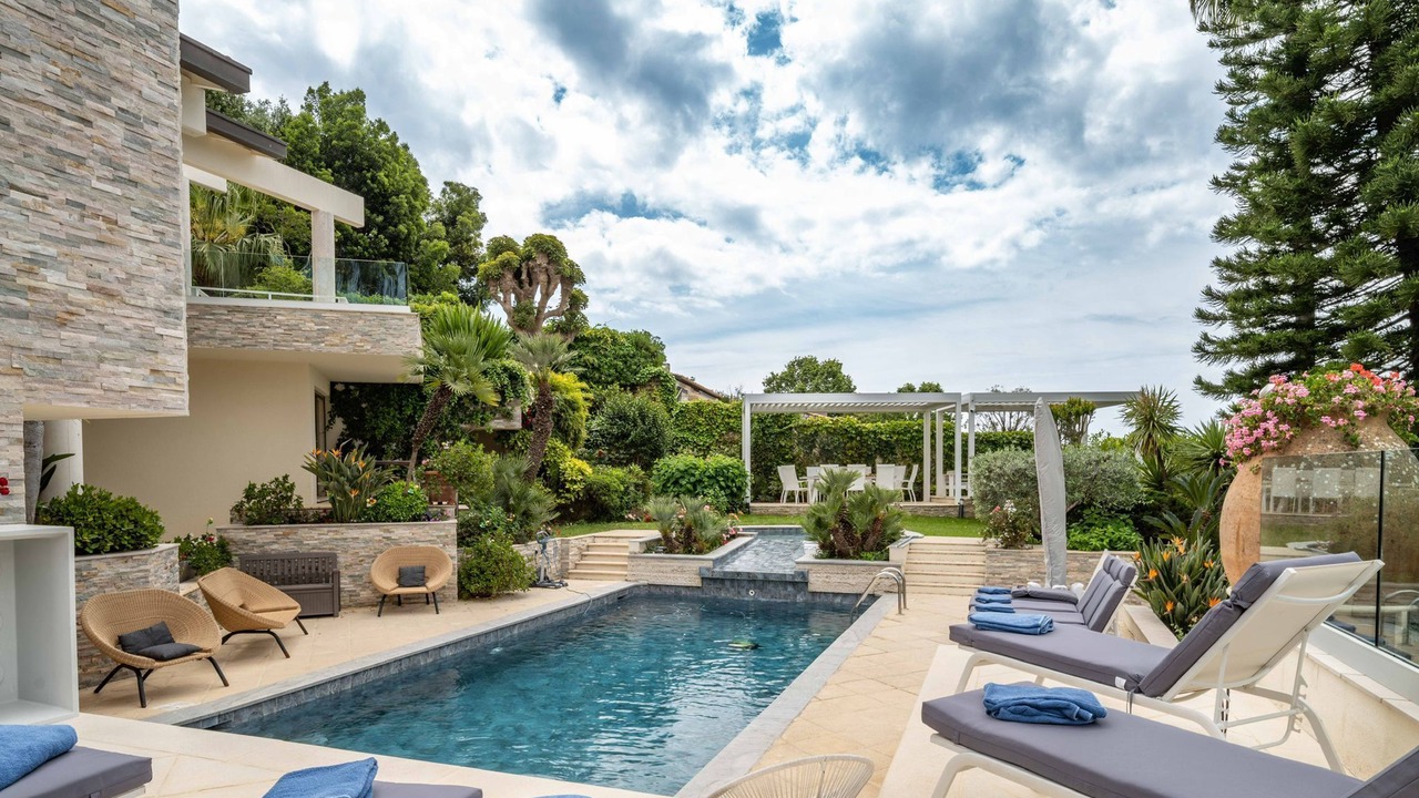 Photo of Outdoor in California - Pezou