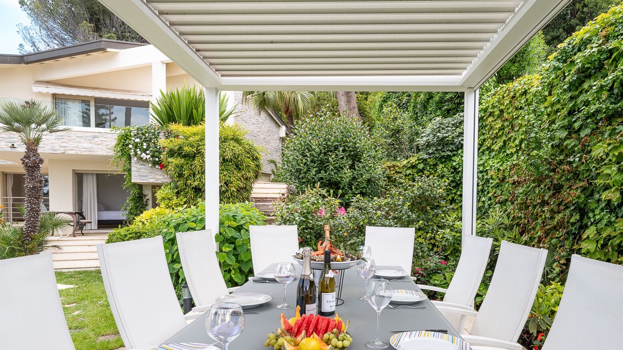 Photo of Outdoor in California - Pezou