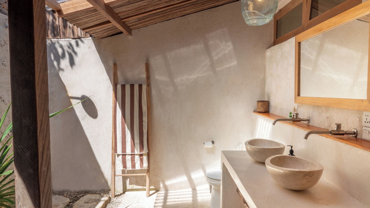 Photo of Bathroom in Rote Island