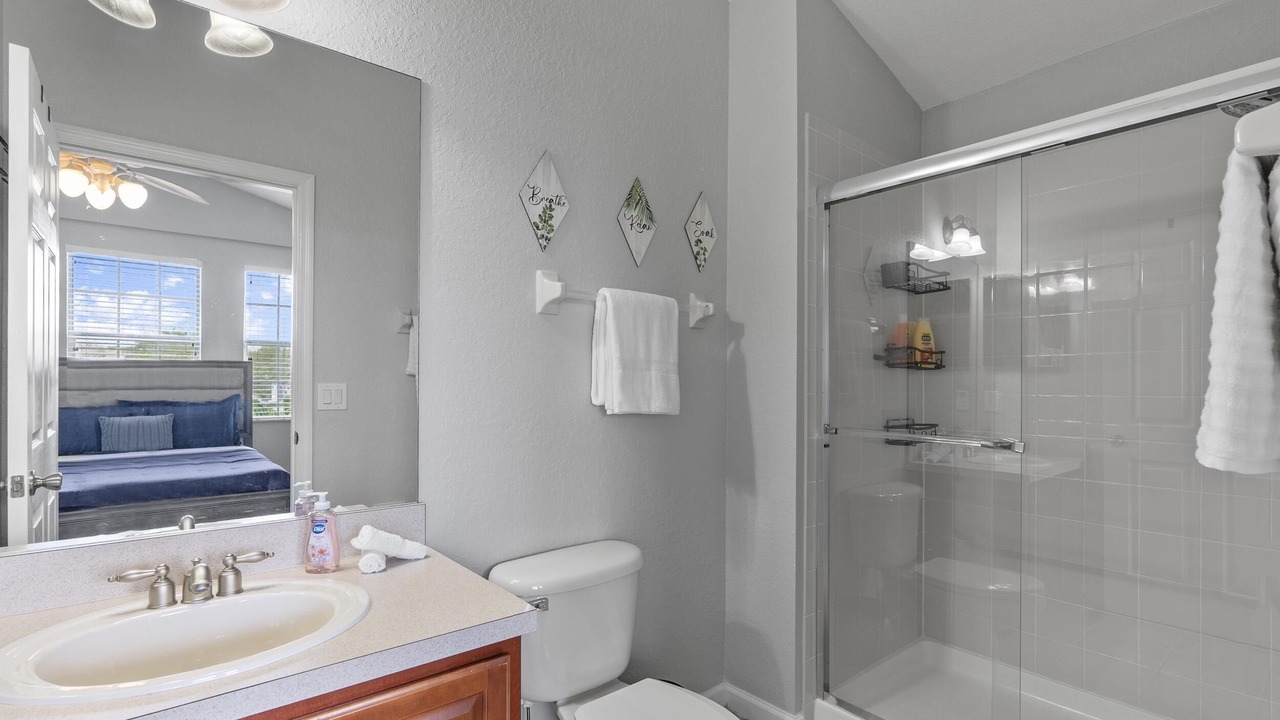 Photo of Bathroom in Trafalgar Village