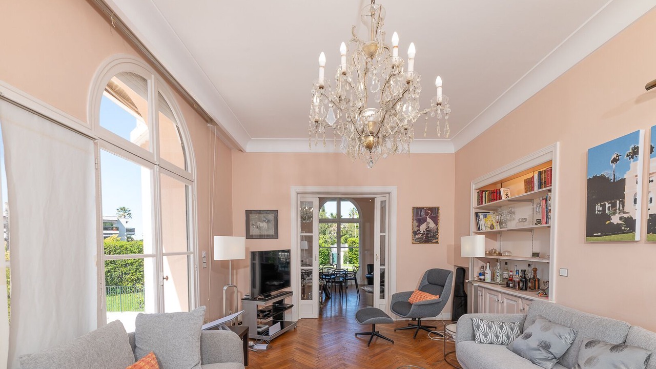 Photo of Livingroom in Prado - Republique