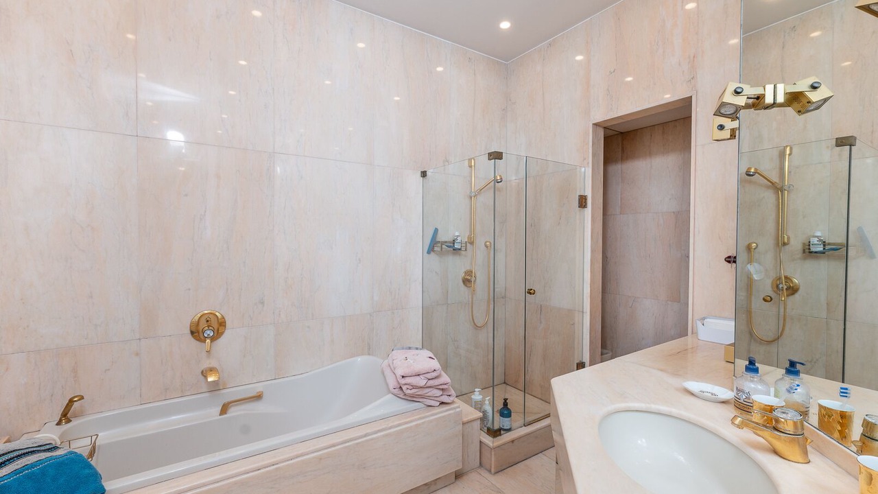 Photo of Bathroom in Prado - Republique