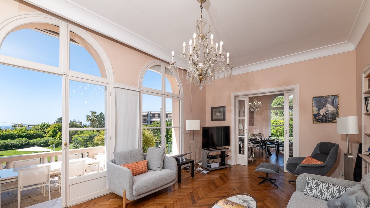 Photo of Livingroom in Prado - Republique