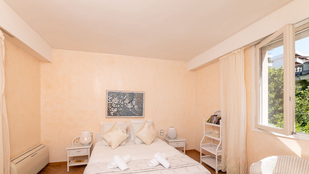 Photo of Bedroom in Prado - Republique