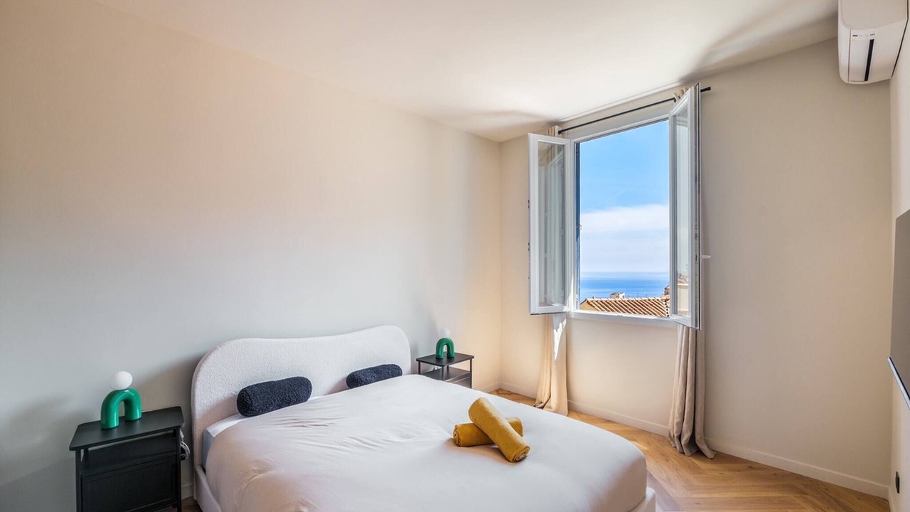 Photo of Bedroom in Beausoleil