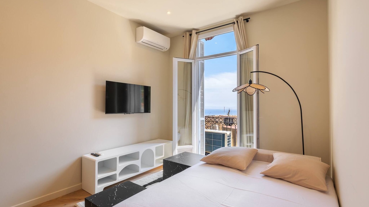 Photo of Bedroom in Beausoleil