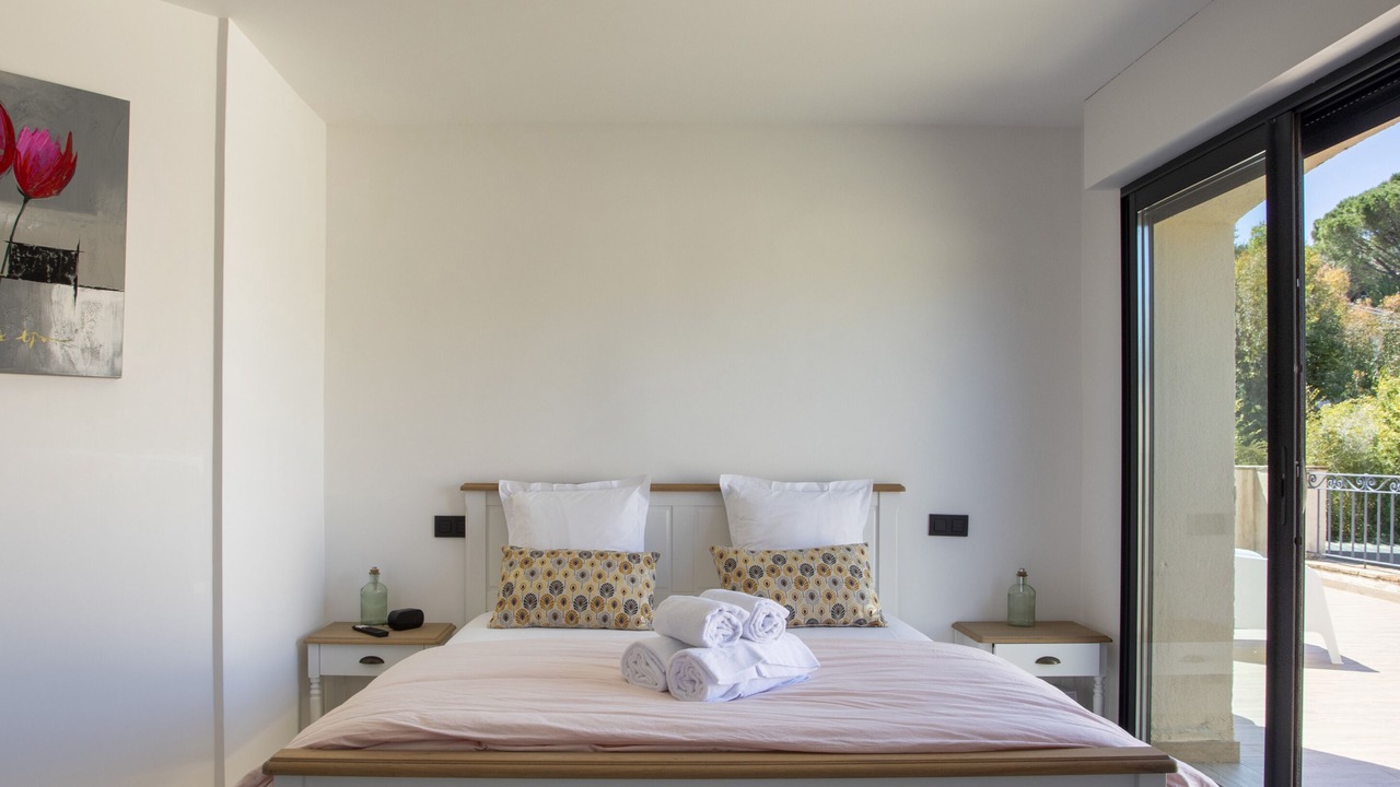 Photo of Bedroom in Mandelieu-La-Napoule