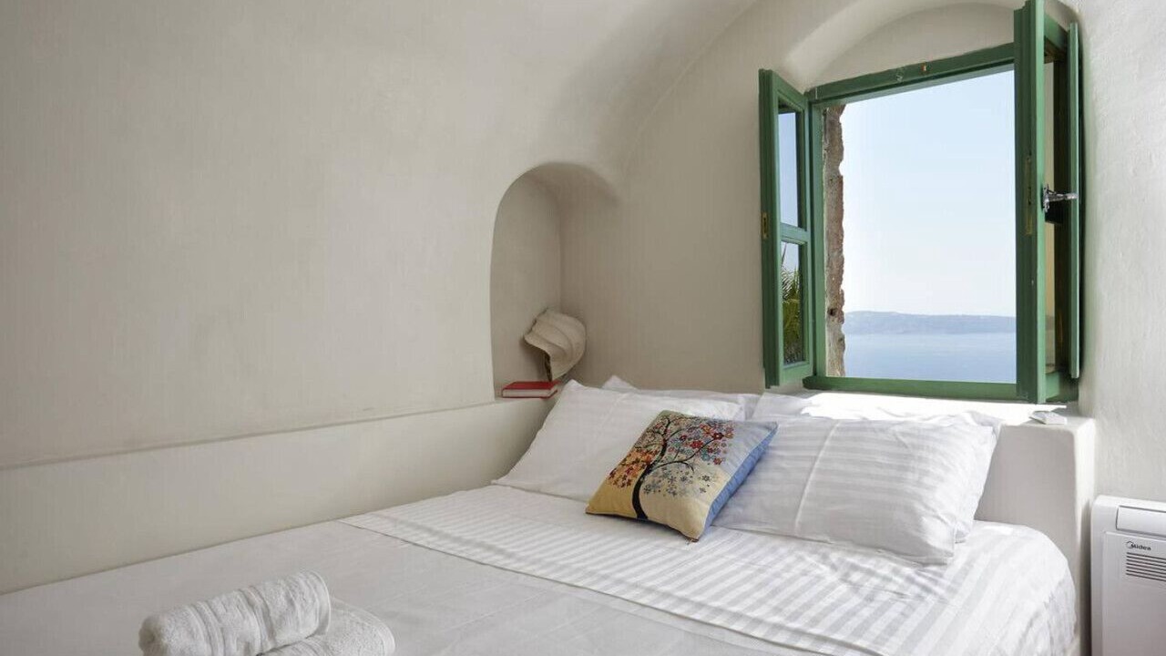 Photo of Bedroom in Fira