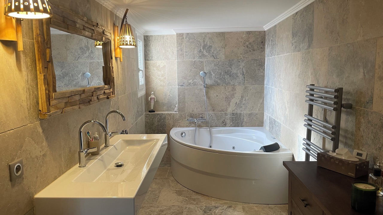 Photo of Bathroom in Espero-Pax