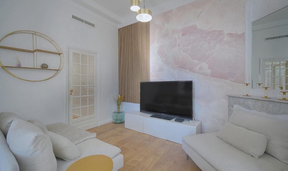 Photo of Livingroom in Prado - Republique