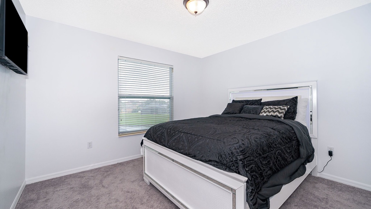 Photo of Bedroom in Crescent Lakes
