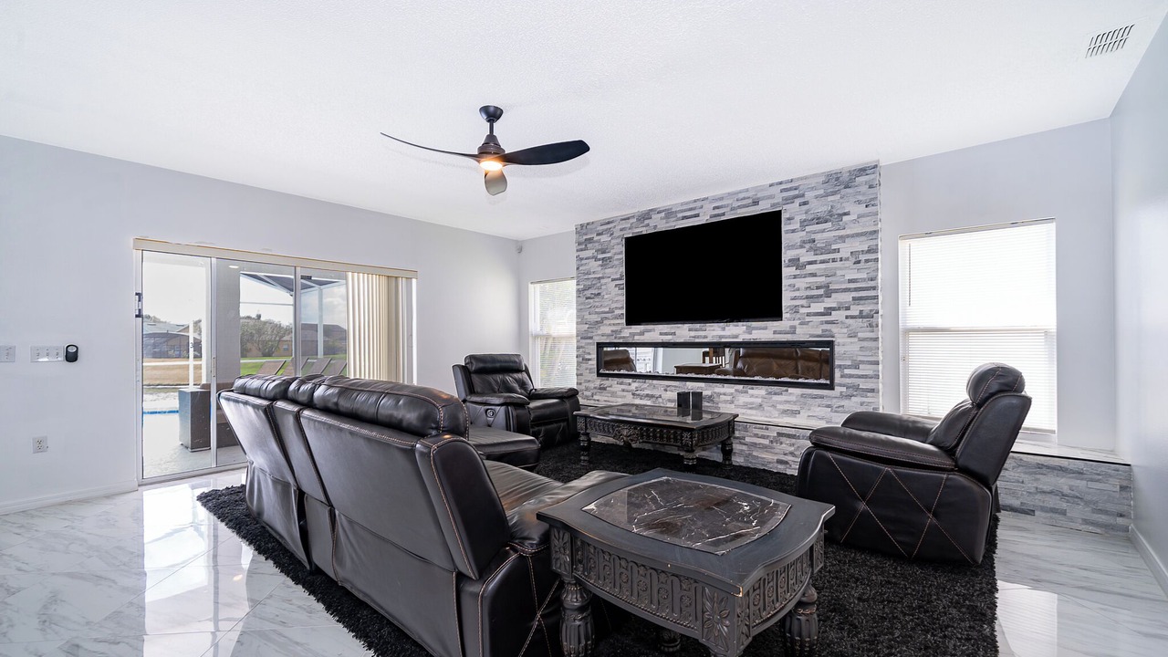 Photo of Livingroom in Crescent Lakes
