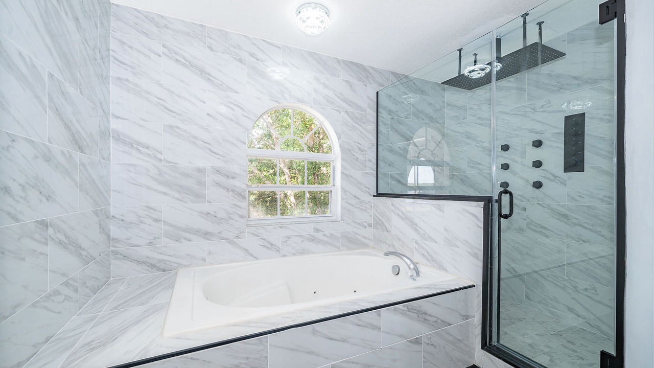 Photo of Bathroom in Crescent Lakes