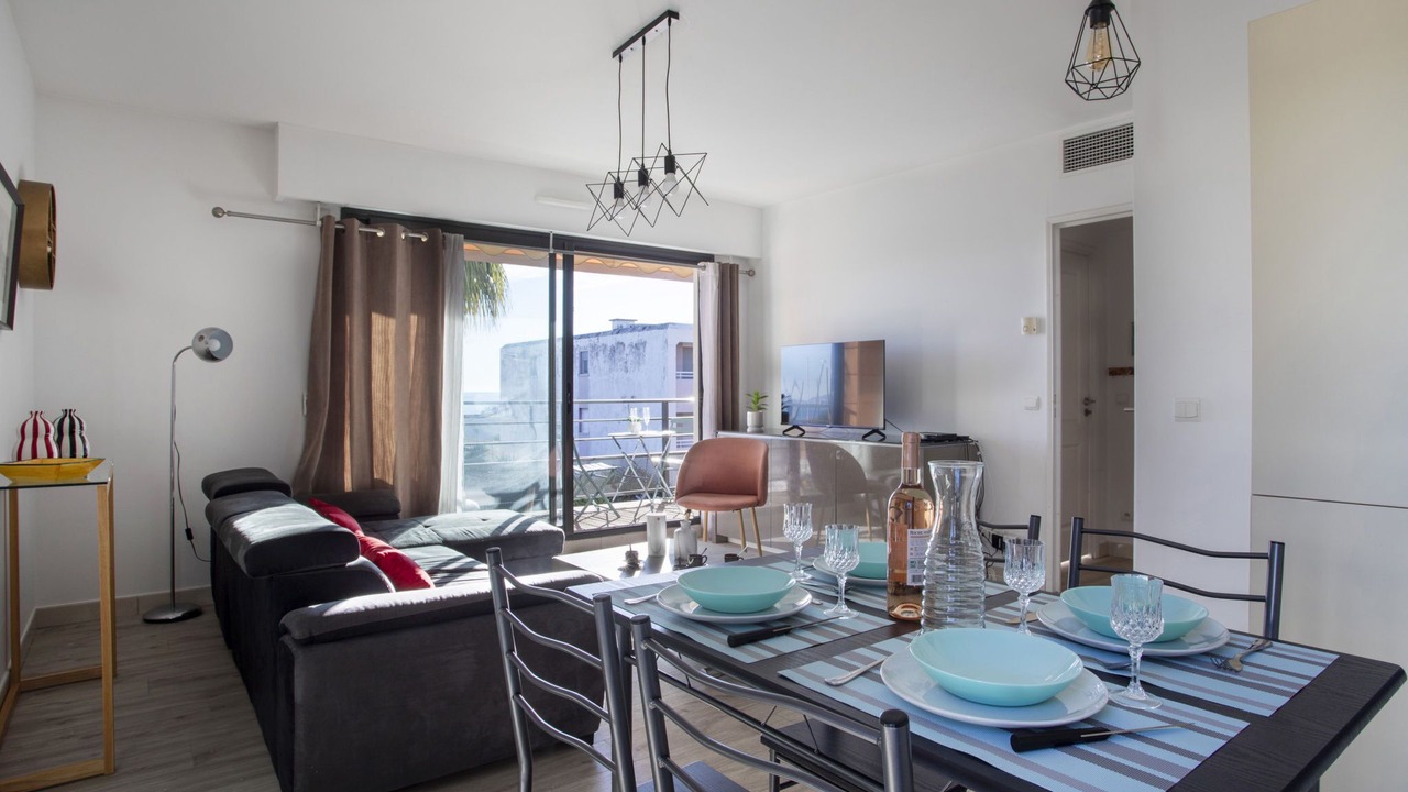 Photo of Bedroom in Villeneuve Loubet Beach