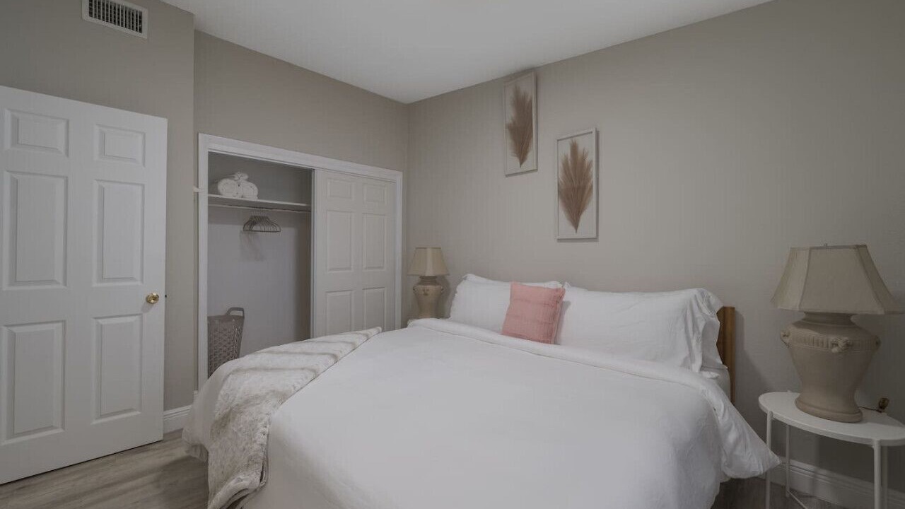 Photo of Bedroom in Azalea Park